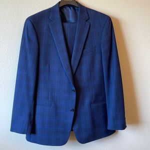Suit, Izod, mens, 46L jacket, pants are 40Wx32L. Suit like new, worn only twice.